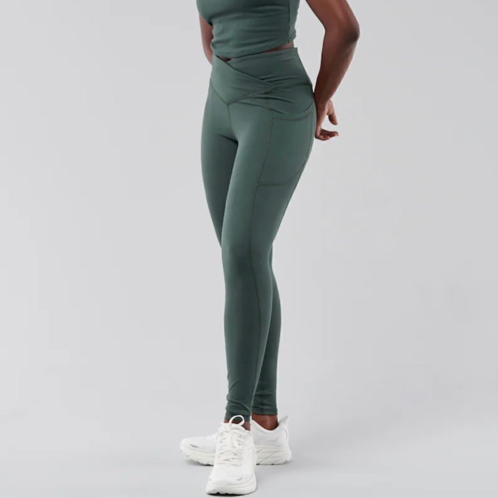 HOLLISTER Gilly Hicks Forest Green Crossover Front Side Pocket Leggings XS NWT